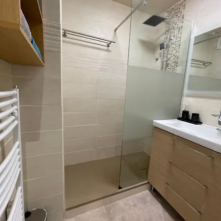 Apartman Bel Appartement,2 Chambres, Clim, Vue, Parking Lattes